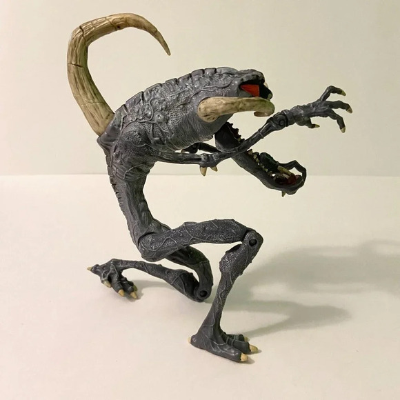 Vintage 1995 McFarlane Toys Spawn Violator Monster 9 Inch Tall  Action Figure - Picture 4 of 16